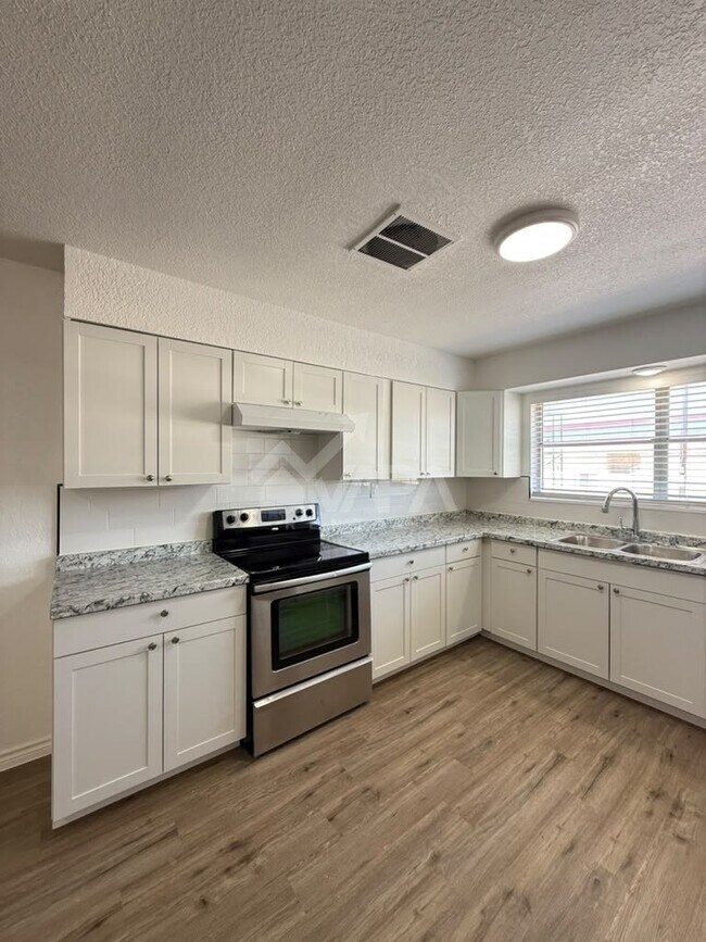 Building Photo - 3602 Skylark Ave