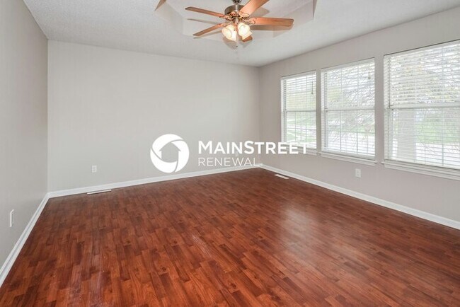 Building Photo - 3 Bedroom Pet-Friendly Home in Lees Summit, MO with Main Street Renewal