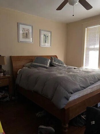 Big master bedroom with lots of windows and light! - 1604 Eastmoreland Ave
