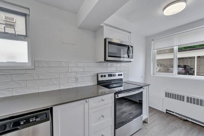 Building Photo - The Seacrest Apartments