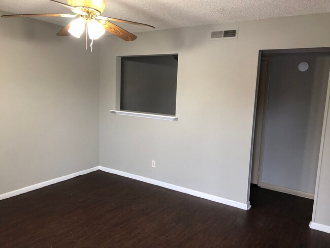 Building Photo - 517 BJ