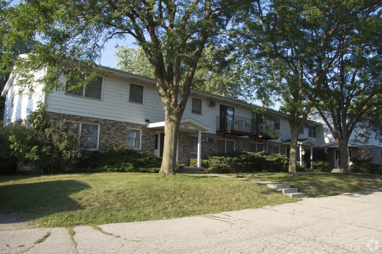 Primary Photo - Mayflower Apartments