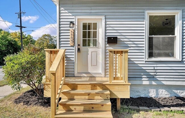 Building Photo - BRAND NEW REMODEL!!! Available NOW for a SHORT TERM LEASE ONLY!!!