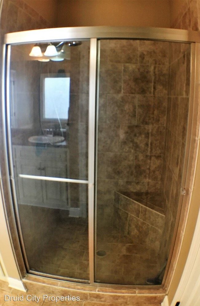 Building Photo - 13995 Knoll Pointe Dr