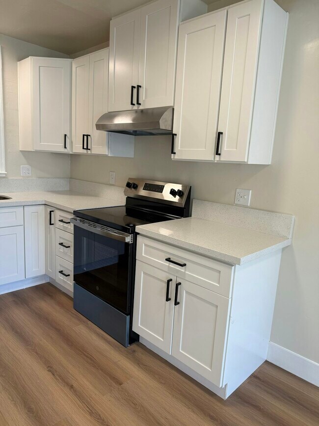 Building Photo - 261 N Sierra Vista Ave