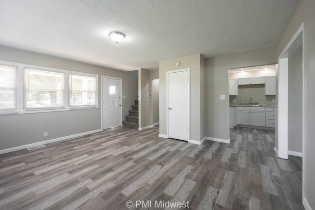 Building Photo - 6276 Eastgate Ave