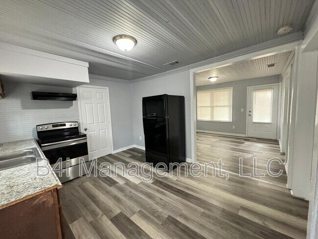 Building Photo - 129 Watts St