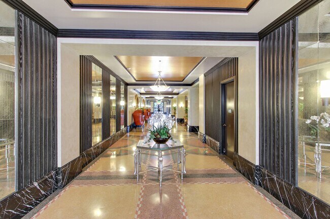 Foto del edificio - HISTORICAL BUILDING! EASTERN COLUMBIA STUDIO W/ 1 BATH
