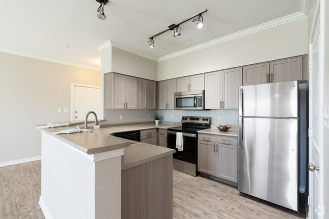 2BR, 2BA - 1,020SF - Kitchen - Lakeside 121 Apartments