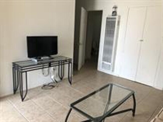 Foto del edificio - 7153 Elm Ave