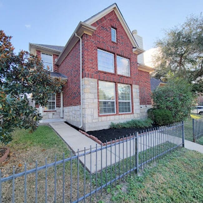 Photo - Gorgeous Large Floorplan with High Ceilings! House
