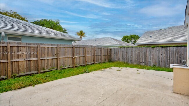 Building Photo - 6410 SW 112th Pl