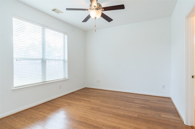 Foto del edificio - 2109 Auburn Shores Dr