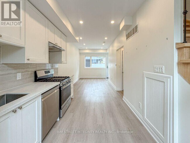 Building Photo - 598 Crawford St