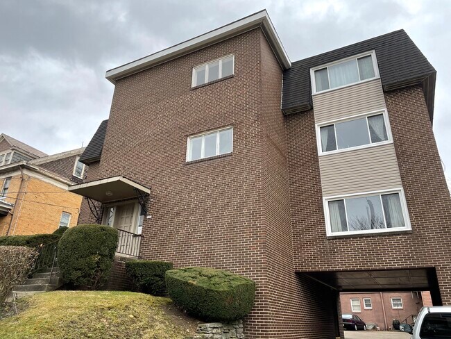 Foto del edificio - 5826 Douglas St