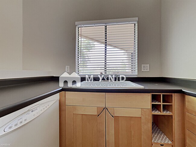 Foto del edificio - 10301 N 70th St