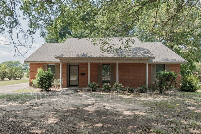 Building Photo - 217 Garway Dr