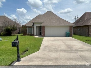 Building Photo - 102 Overbrook Dr
