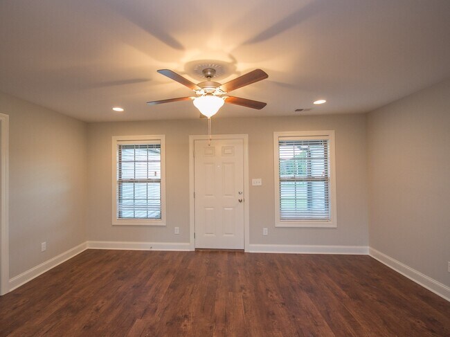 Building Photo - 17846 Sallows Dr