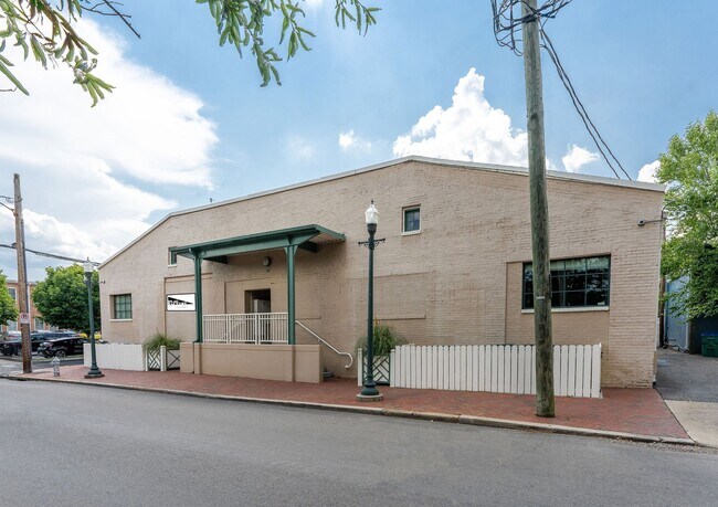 Building Photo - Flag Factory 10J