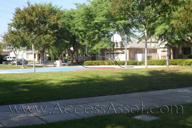 Foto del edificio - Elegant 2-Story 3 Bed/3.5 Bath Home In Mis...