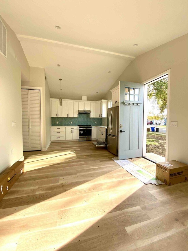 Foto del edificio - 7780 Inverness Dr