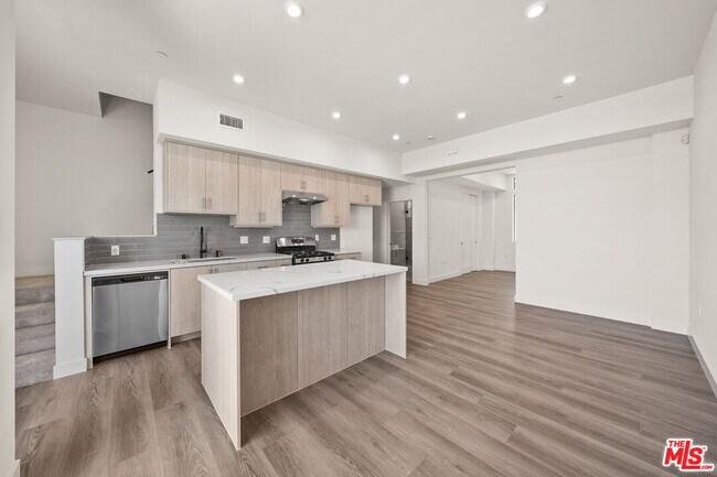 Building Photo - 1200 N Orange Grove Ave
