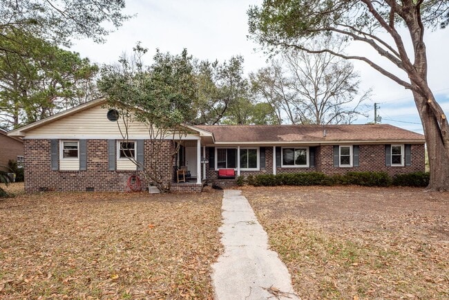 4 Bedroom, 2.5 Bathroom Home on James Island - 4 Bedroom, 2.5 Bathroom Home on James Island