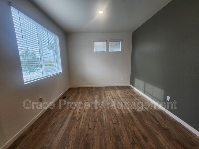 Photo - 508 Ledge St House