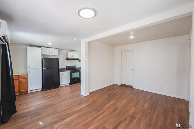 Foto del edificio - 1181 W 8th Pl