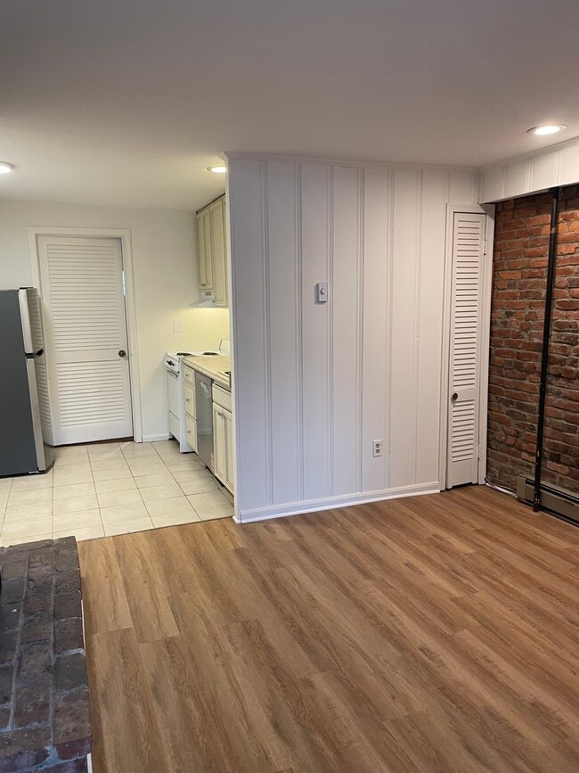 Building Photo - 32 1/2 8th St NE