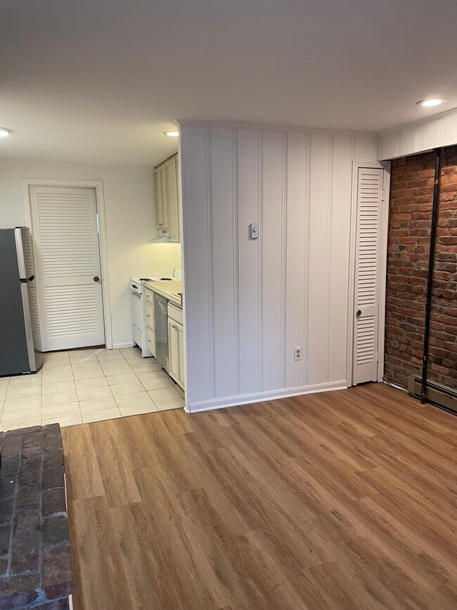 Foto del edificio - 32 1/2 8th St NE