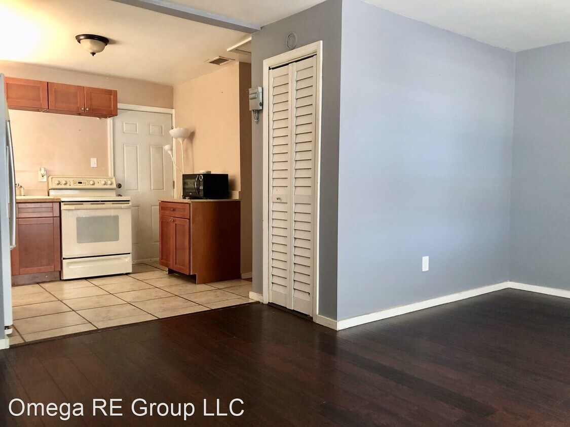 Foto principal - 2 br, 1 bath Apartment - 4403 74th Street N.