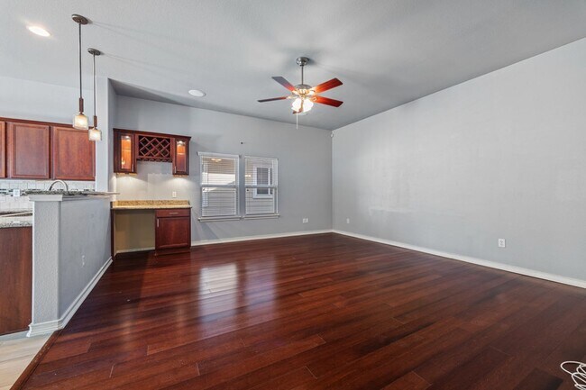 Foto del edificio - 3 Bedroom, 2 bath, 2 car garage ready to l...