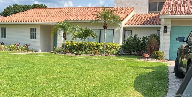 Building Photo - 2385 SW Creekside Dr