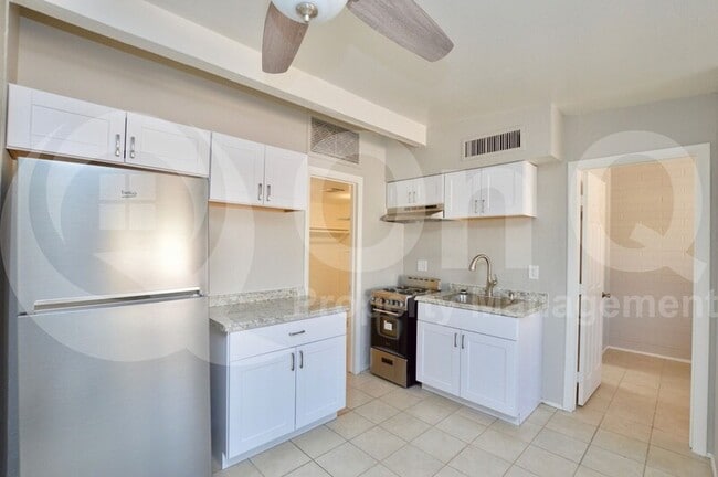 Foto del edificio - 3207 N 67th Pl