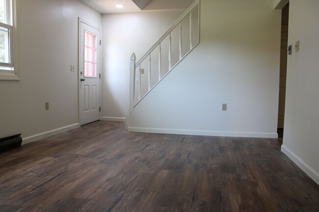 Building Photo - 109 Twin Hills Rd