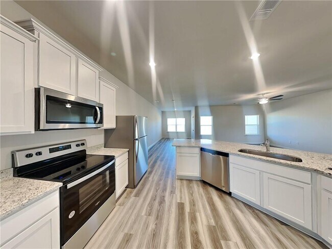 Building Photo - 1150 Amada Dr