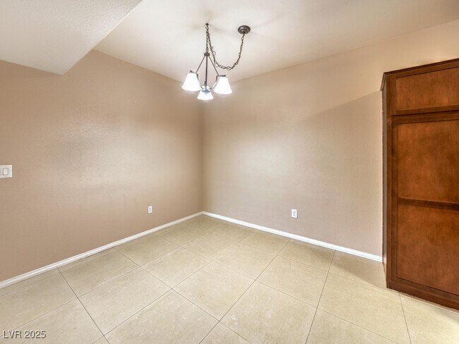 Foto del edificio - 2291 W Horizon Ridge Pkwy