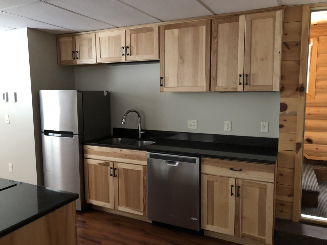 Hickory cabinets with granite countertops. - 1307 Summit Ave