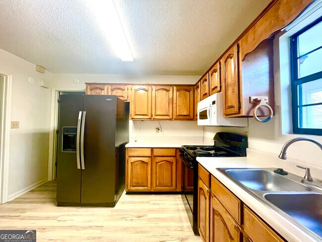 Building Photo - 102 Ridgestone Ct