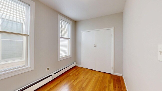 Building Photo - 205 Chelsea St