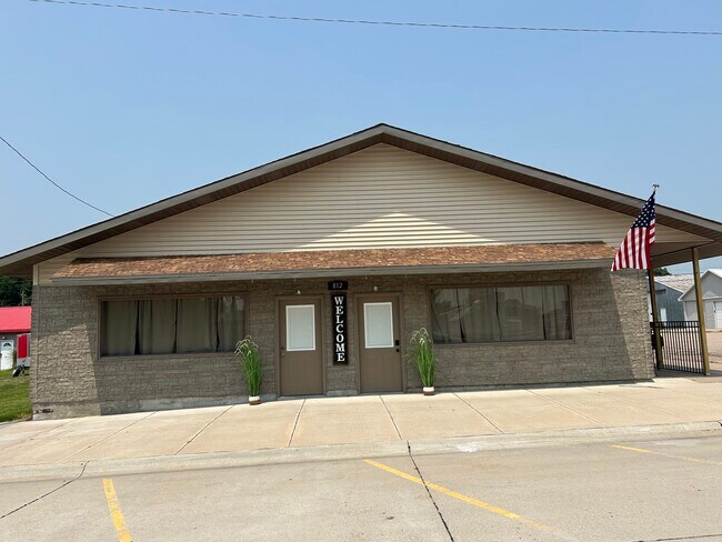 Building Photo - 812 Commercial St