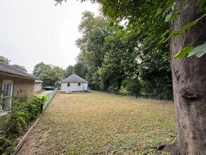 Building Photo - 15 Helen Ln