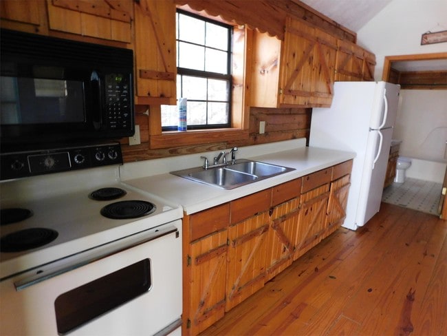 Building Photo - 80 Treetop Ln