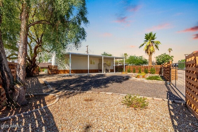 Foto del edificio - 9710 E Baywood Ave