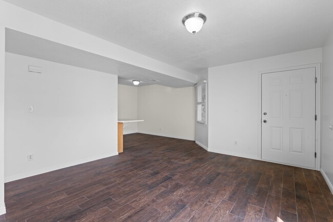 Building Photo - Remodeled 3 Bedroom 3 Bath Condo for Rent ...