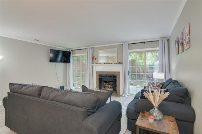 Foto del edificio - 705 Beacon Hill Ln
