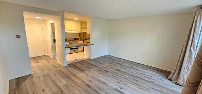 Building Photo - 206 N Beverly Park