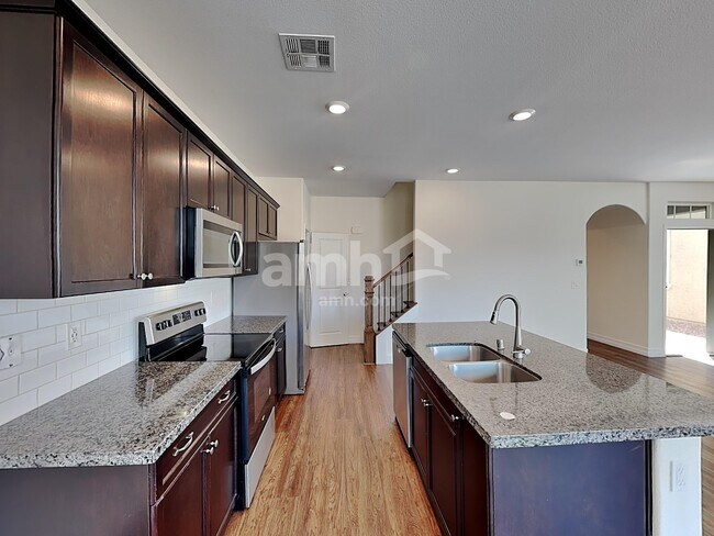 Foto del edificio - 9875 S Eastern Ave